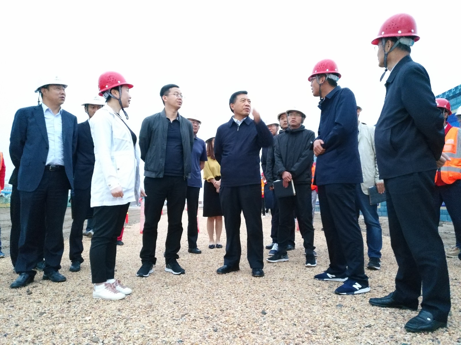 集团公司董事长石培荣一行赴公航旅金融仓储基地调研指导工作