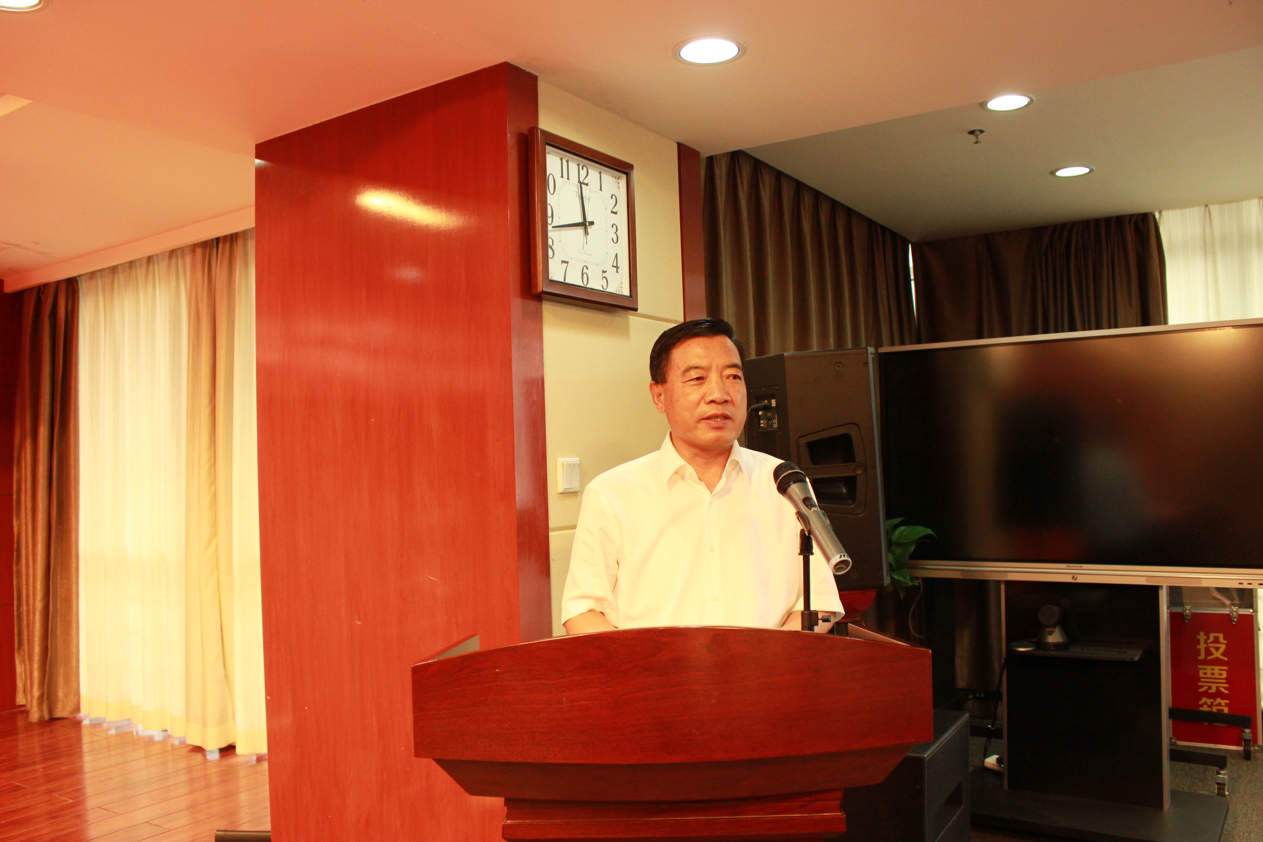 集团公司董事长石培荣,光大银行兰州分行行长刘逢出席.